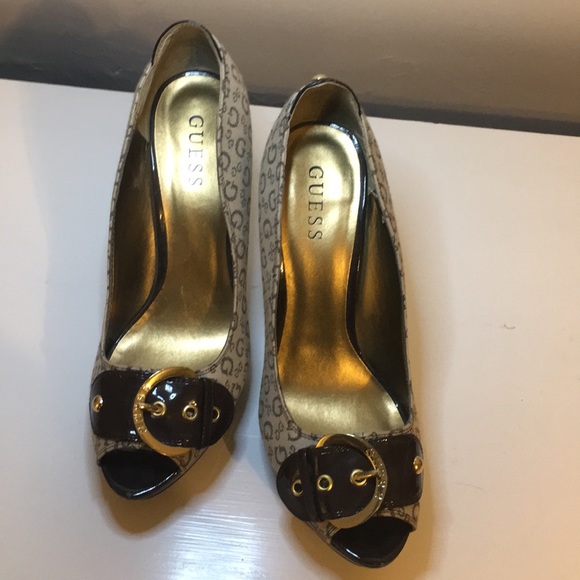 GUESS Women’s Peep-Toe Pumps - Picture 2 of 8